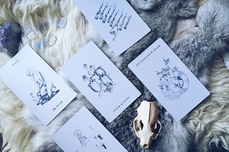 A tarot reading using the Aquarius Full Moon Spread 